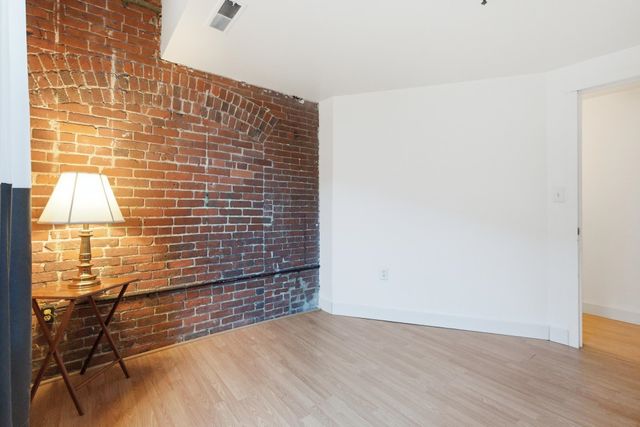 470 Silver St Apt 206, Manchester, NH 03103