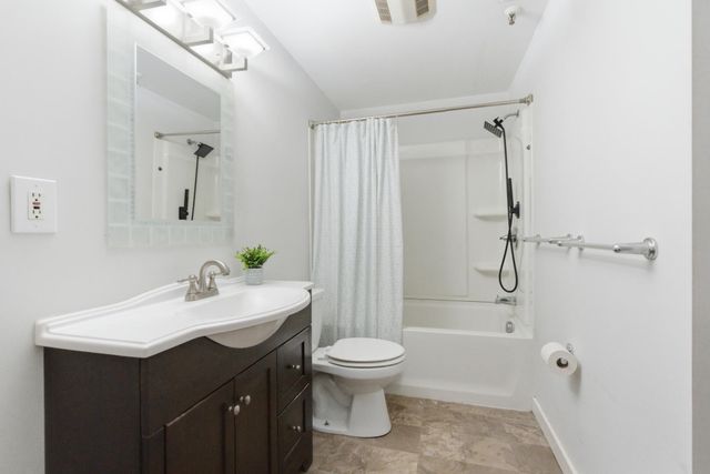 470 Silver St Apt 206, Manchester, NH 03103