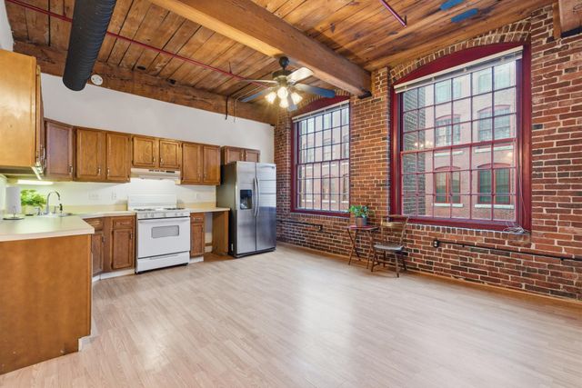 470 Silver St Apt 206, Manchester, NH 03103