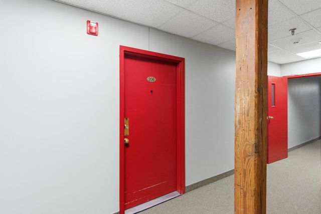 470 Silver St Apt 206, Manchester, NH 03103