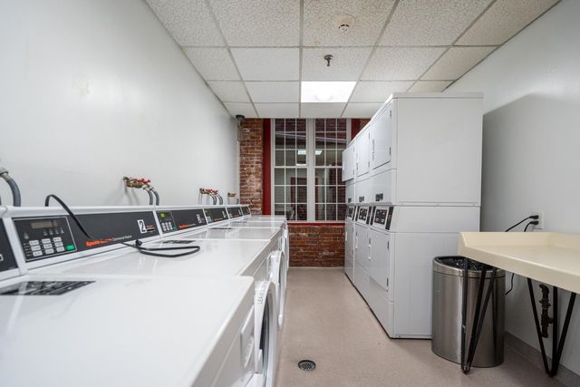 470 Silver St Apt 206, Manchester, NH 03103