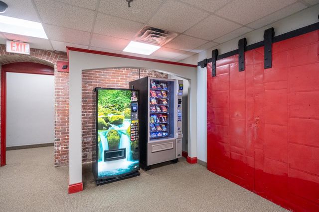 470 Silver St Apt 206, Manchester, NH 03103