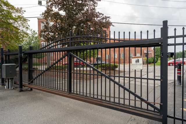 470 Silver St Apt 206, Manchester, NH 03103