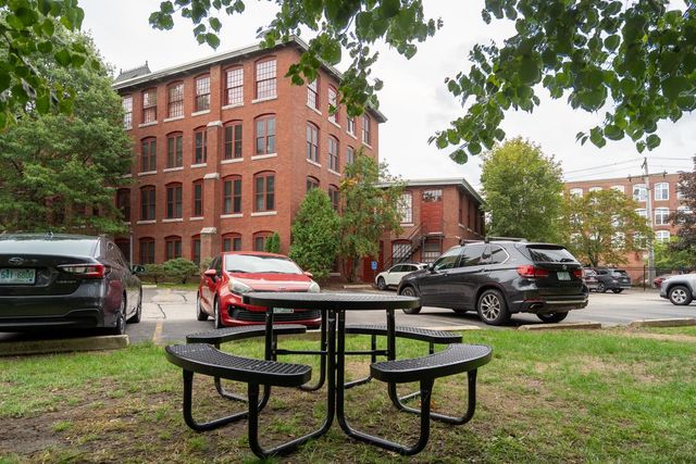 470 Silver St Apt 206, Manchester, NH 03103