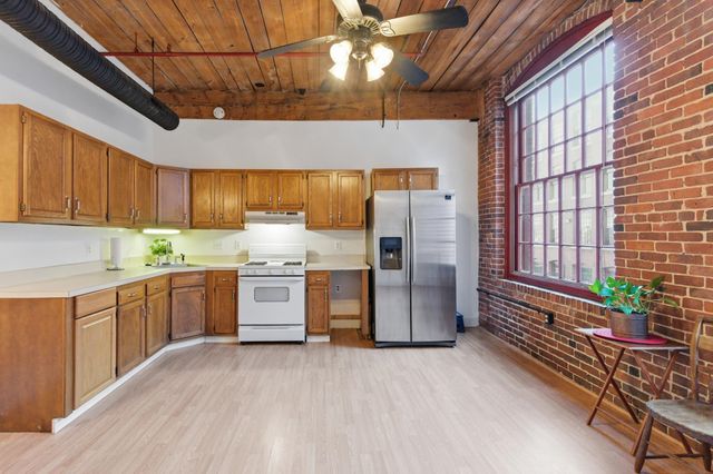 470 Silver St Apt 206, Manchester, NH 03103