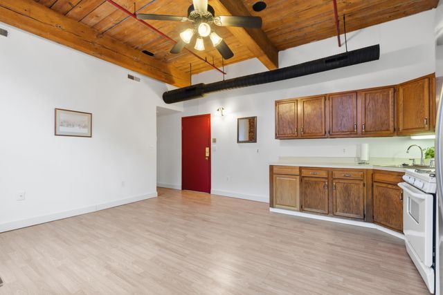 470 Silver St Apt 206, Manchester, NH 03103