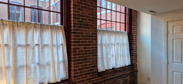 470 Silver St Apt 206, Manchester, NH 03103