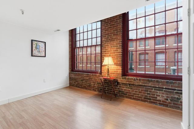 470 Silver St Apt 206, Manchester, NH 03103