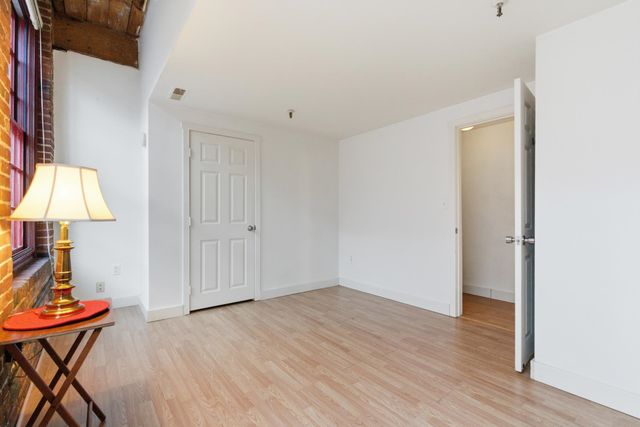 470 Silver St Apt 206, Manchester, NH 03103