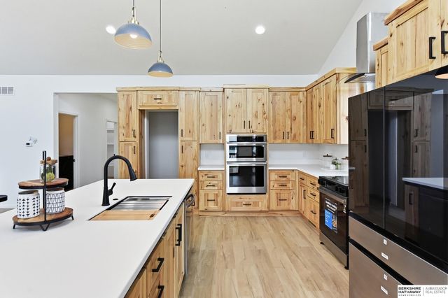 2390 Cambridge Drive, Plattsmouth, NE 68048