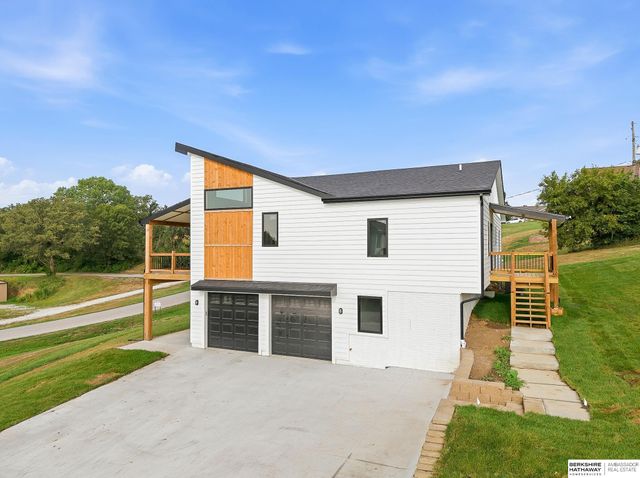 2390 Cambridge Drive, Plattsmouth, NE 68048