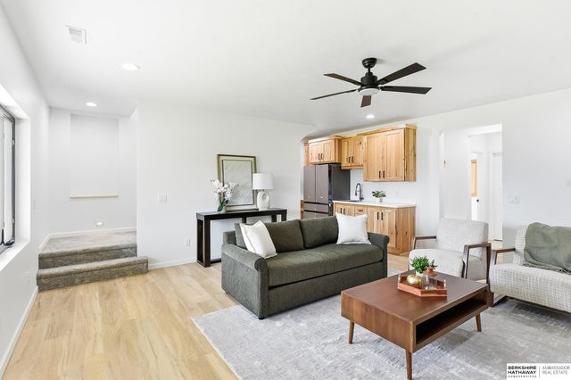 2390 Cambridge Drive, Plattsmouth, NE 68048