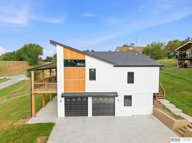 2390 Cambridge Drive, Plattsmouth, NE 68048