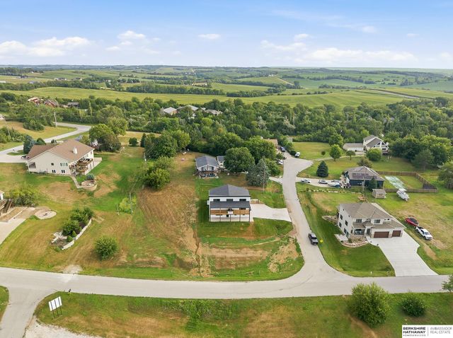 2390 Cambridge Drive, Plattsmouth, NE 68048