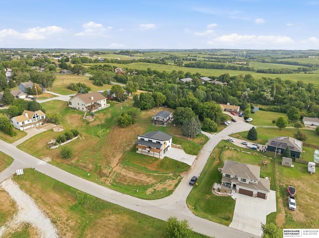 2390 Cambridge Drive, Plattsmouth, NE 68048