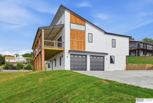 2390 Cambridge Drive, Plattsmouth, NE 68048