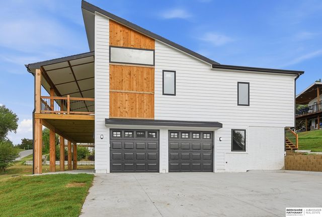 2390 Cambridge Drive, Plattsmouth, NE 68048