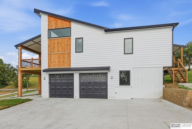 2390 Cambridge Drive, Plattsmouth, NE 68048
