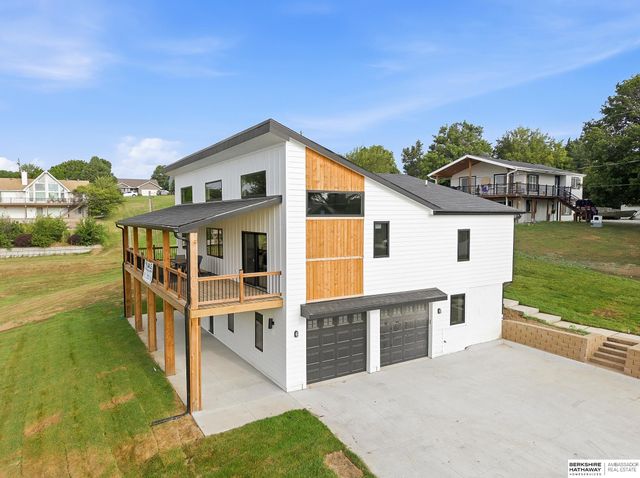 2390 Cambridge Drive, Plattsmouth, NE 68048