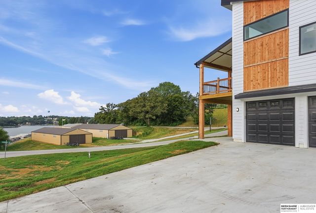 2390 Cambridge Drive, Plattsmouth, NE 68048