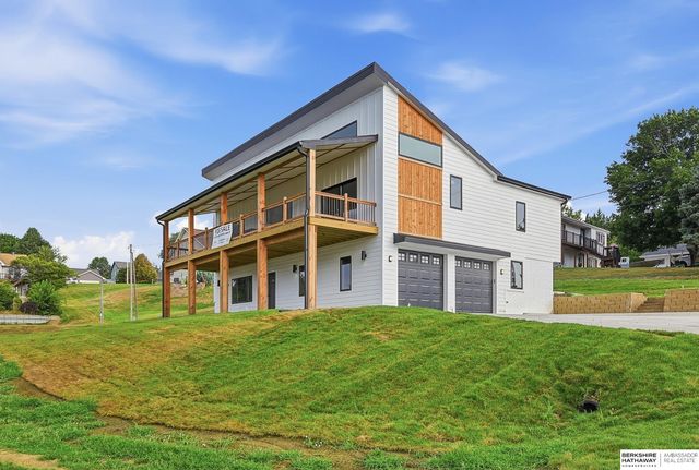 2390 Cambridge Drive, Plattsmouth, NE 68048
