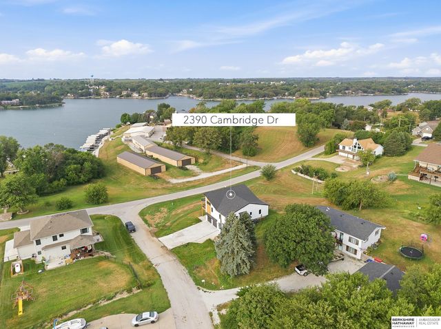 2390 Cambridge Drive, Plattsmouth, NE 68048