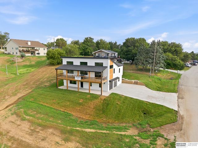 2390 Cambridge Drive, Plattsmouth, NE 68048