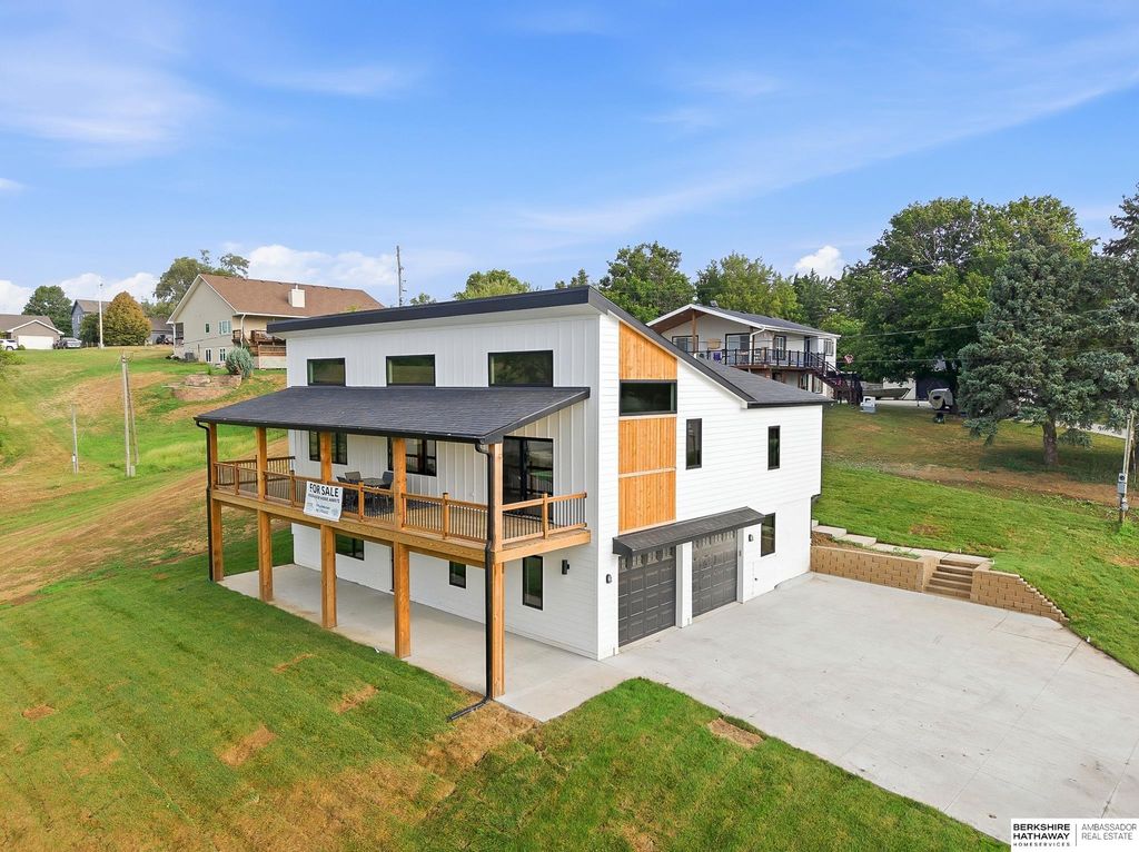 2390 Cambridge Drive, Plattsmouth, NE 68048