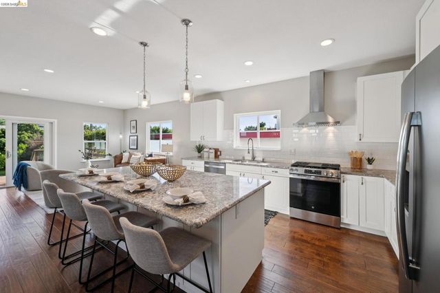 969 63Rd St, Oakland, CA 94608
