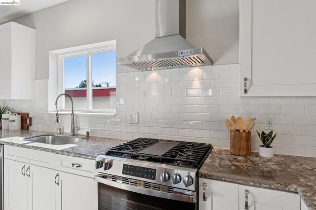 969 63Rd St, Oakland, CA 94608