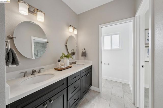 969 63Rd St, Oakland, CA 94608