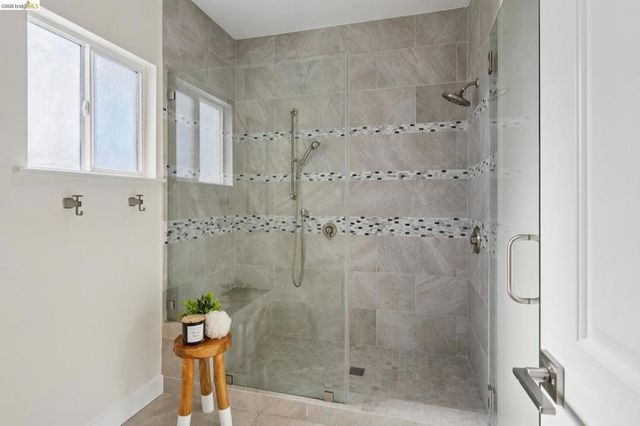 969 63Rd St, Oakland, CA 94608