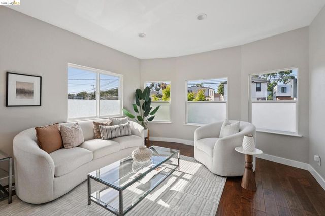 969 63Rd St, Oakland, CA 94608