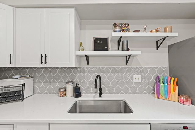 1109 EASTLAND CIR, Columbia, MO 65201