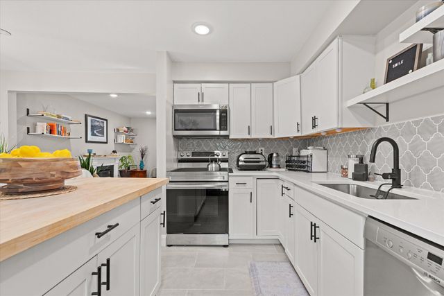 1109 EASTLAND CIR, Columbia, MO 65201