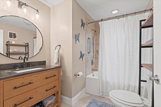 1109 EASTLAND CIR, Columbia, MO 65201