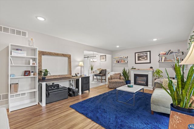 1109 EASTLAND CIR, Columbia, MO 65201