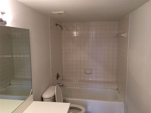 8255 Lake Dr 206, Doral, FL 33166