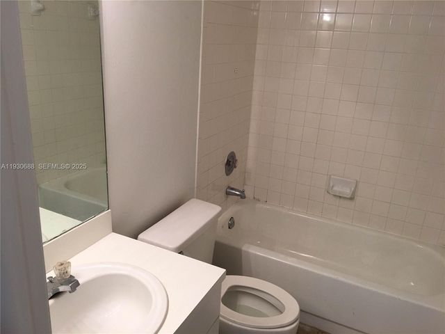 8255 Lake Dr 206, Doral, FL 33166