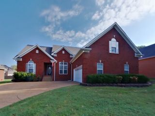 2112 Parliament Dr, Thompsons Station, TN 37179