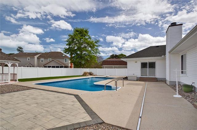 880 Los Colonis DR, Virginia Beach, VA 23456