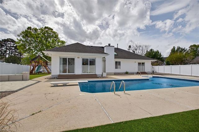 880 Los Colonis DR, Virginia Beach, VA 23456