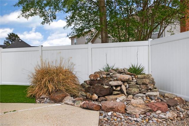 880 Los Colonis DR, Virginia Beach, VA 23456