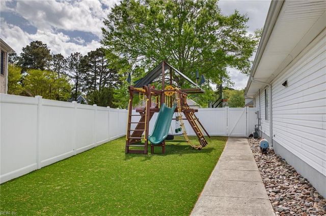 880 Los Colonis DR, Virginia Beach, VA 23456