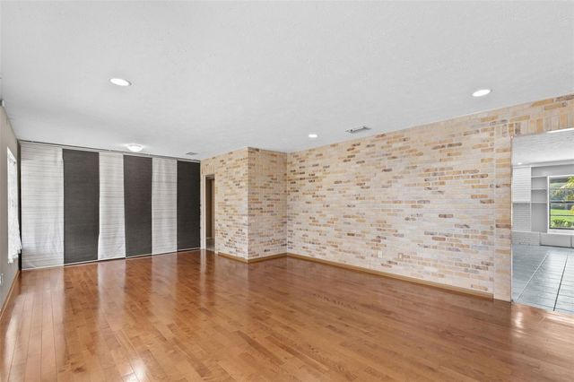 2311 LONG GREEN COURT, Valrico, FL 33596