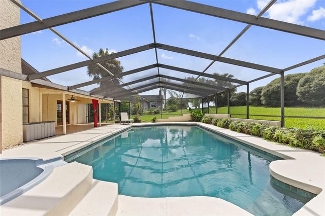 2311 LONG GREEN COURT, Valrico, FL 33596