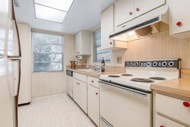 1235 TALLYWOOD DRIVE 7013, Sarasota, FL 34237