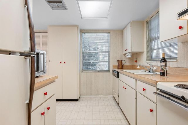 1235 TALLYWOOD DRIVE 7013, Sarasota, FL 34237