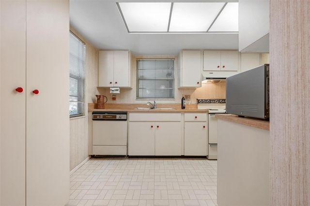 1235 TALLYWOOD DRIVE 7013, Sarasota, FL 34237