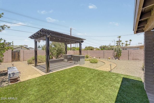 3910 E SHANGRI LA Road, Phoenix, AZ 85028
